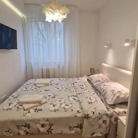 Aurora Apartment *